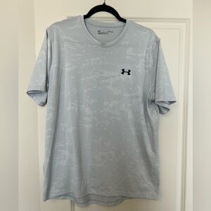 Men’s Under Armour Athletic Shirt, Size Large, White/Light Gray Color